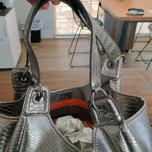 The Limited Metallic Silver Shoulder Bag - Picture 2 of 9